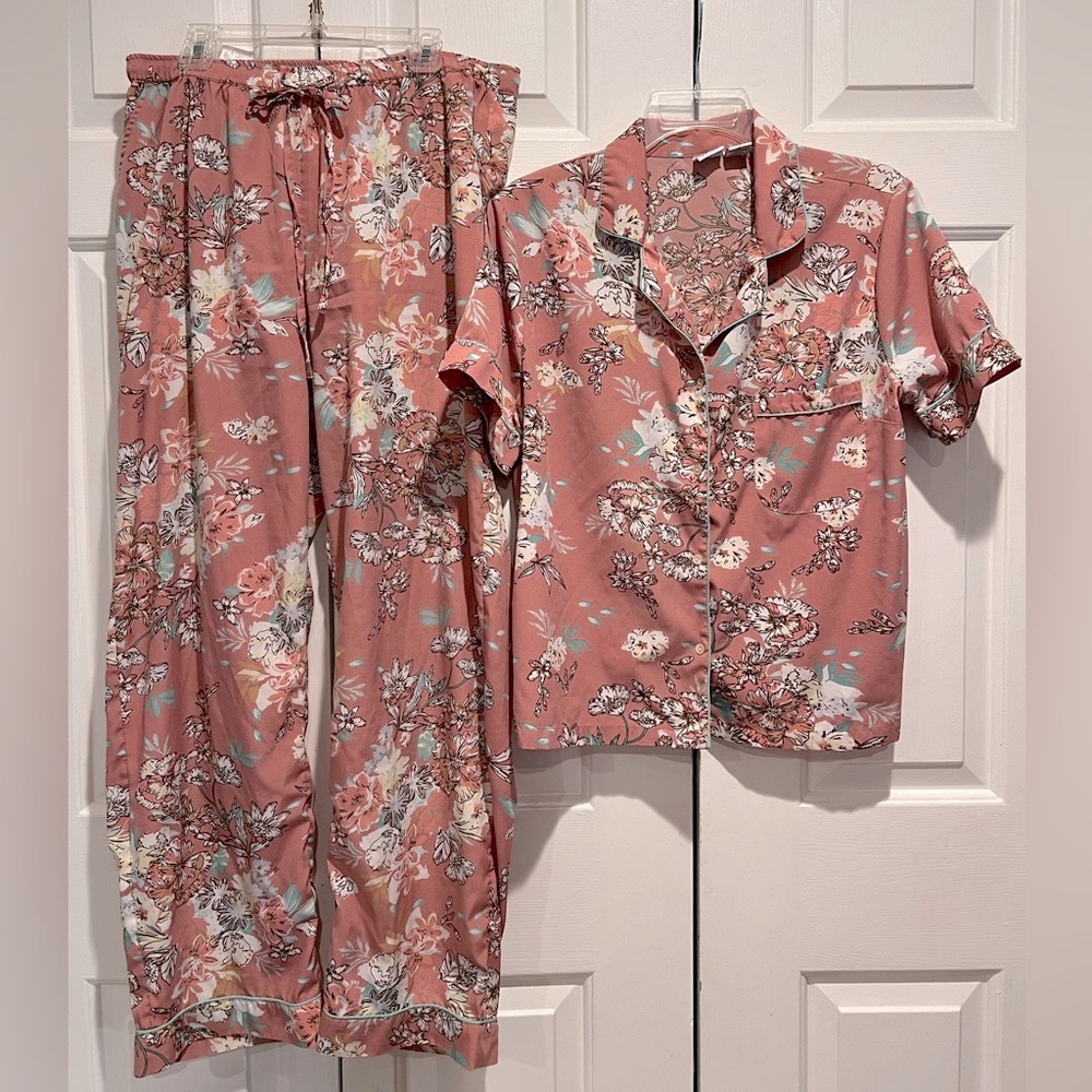2 Pc PJ Set 🩷 Silky Pink Floral,  Pajama Set w ButtonUp Top -Pants w Pockets